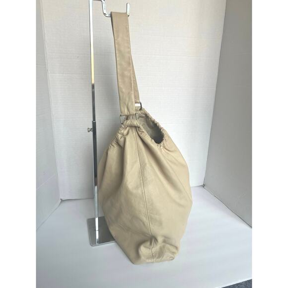 Anteprima Large Butter Soft Beige Leather Hobo Purse w/Attached Cosmetic Pouch - Picture 3 of 12
